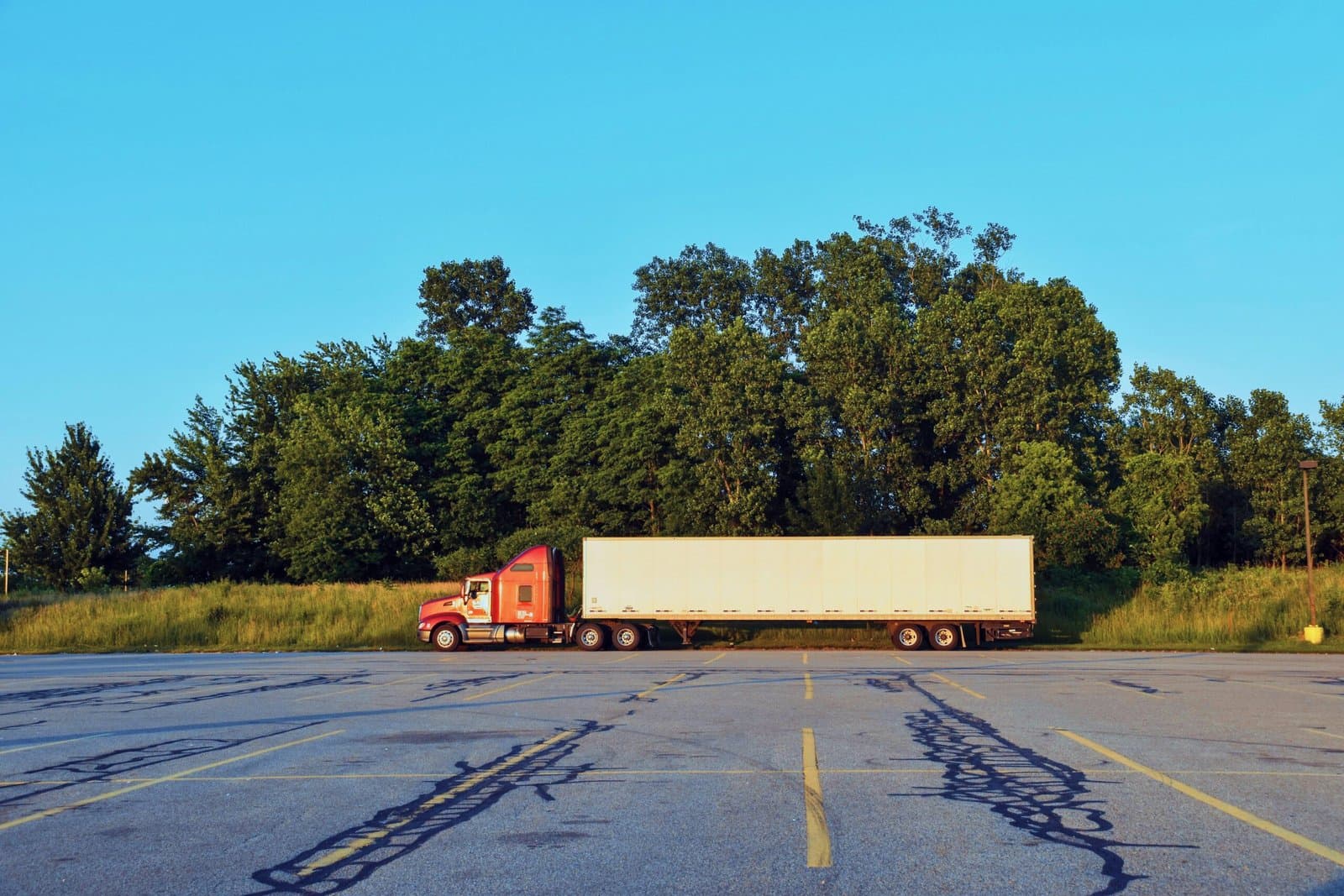 How to Schedule Freight Pickups at Manufacturing Facilities